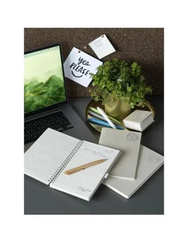 Libreta A5 sin lomo fabricada con cartones de...