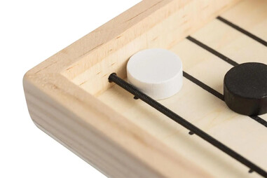 Juego de expulsión de madera con 10 fichas