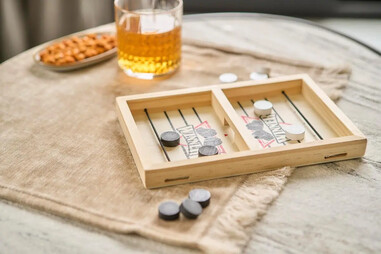 Juego de expulsión de madera con 10 fichas