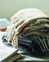 Manta RPET efecto mohair con cuadros y flecos - Imagen 15