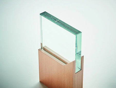 Trofeo cristal con base de madera haya