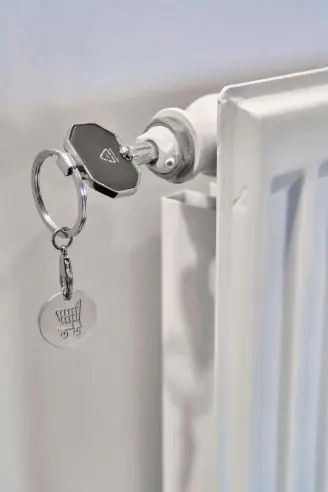 Llavero zinc reciclado purgador radiadores ficha carro