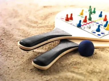 Juego de playa Colby con palas de madera