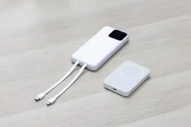 Batería externa 10000 mAh con cables integrados