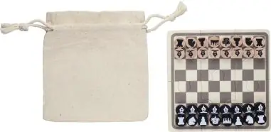 Juego de ajedrez y damas de madera