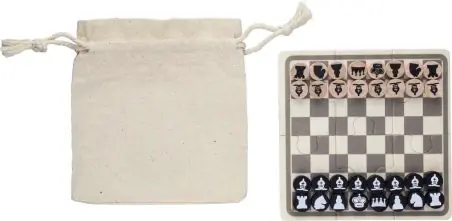 Juego de ajedrez y damas de madera