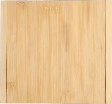 Tabla de quesos de bambú con cubiertos
