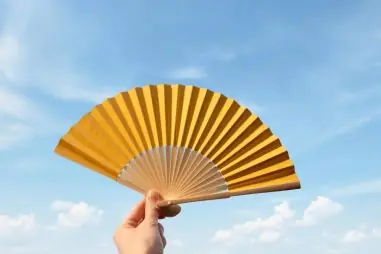 Abanico de bambú y papel para verano
