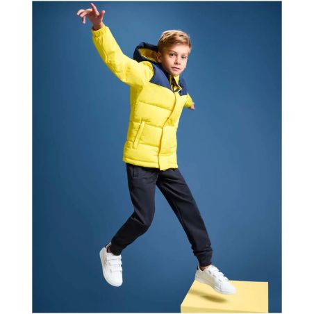 Chaqueta acolchada infantil con capucha fija