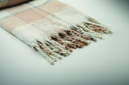 Manta RPET efecto mohair con cuadros y flecos