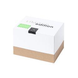 En la tapa de la caja de presentación