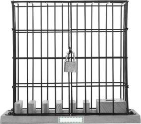 En la placa de metal