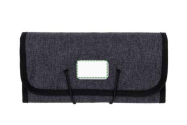 En la placa de metal